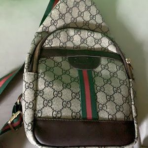 Beautiful Gucci bag hardly used excellent condition